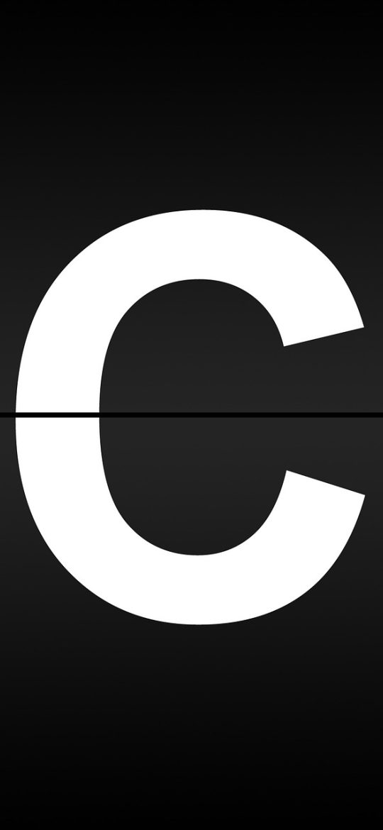 game.c4play.com App 设置页截图，包含深色模式开关、字号调节滑块、省流模式选项以及帮助与反馈入口，深绿色背景配米色文字